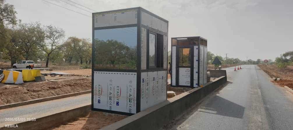 Construction du poste de péage de Kebila
