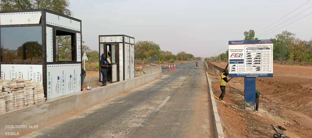 Construction du poste de péage de Kebila
