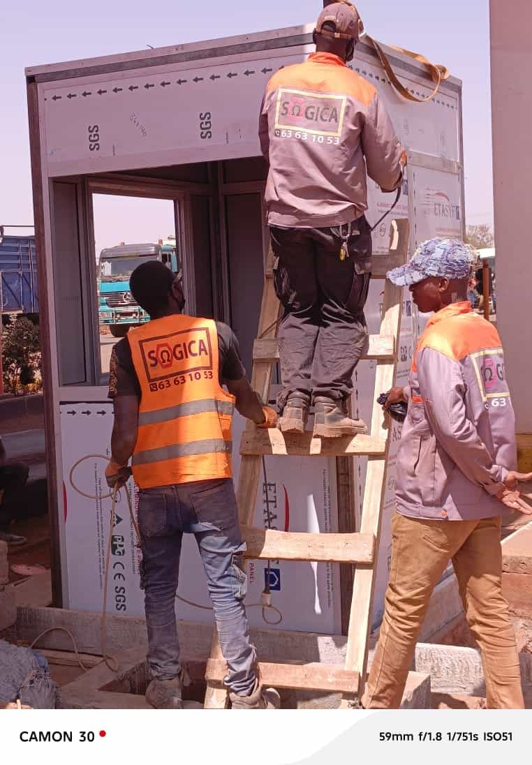 Construction du poste de péage de Kebila